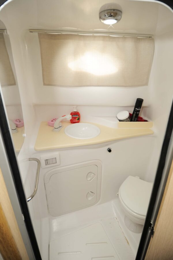 Saver 750 Cabin Sport Nautic Service Lago Di Garda Locale Toilette5
